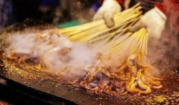 地摊鱿鱼爆料视频播放,揭秘街头美食背后的秘密