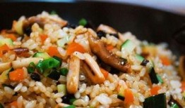 苏州鱿鱼炒饭爆料视频下载,揭秘网红美食背后的制作过程